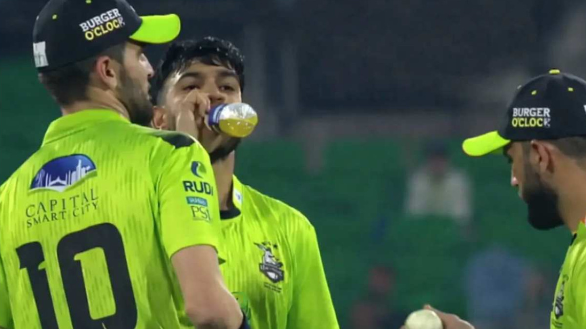  PSL में हो गया बवाल: फखर जमां की हरकत कैमरे में कैद, कप्तान अफरीदी ने कराई बॉल टेम्परिंग, 3 पर लग सकता बैन 