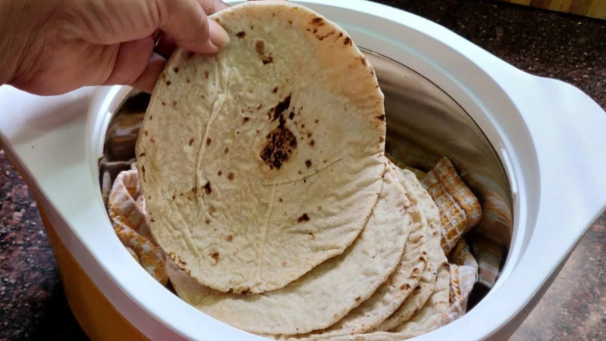 Leftover Roti Side Effects: बासी रोटी खाना चाहिए या नहीं? आयुर्वेद के  अनुसार जानिए इसका जवाब | Hari Bhoomi