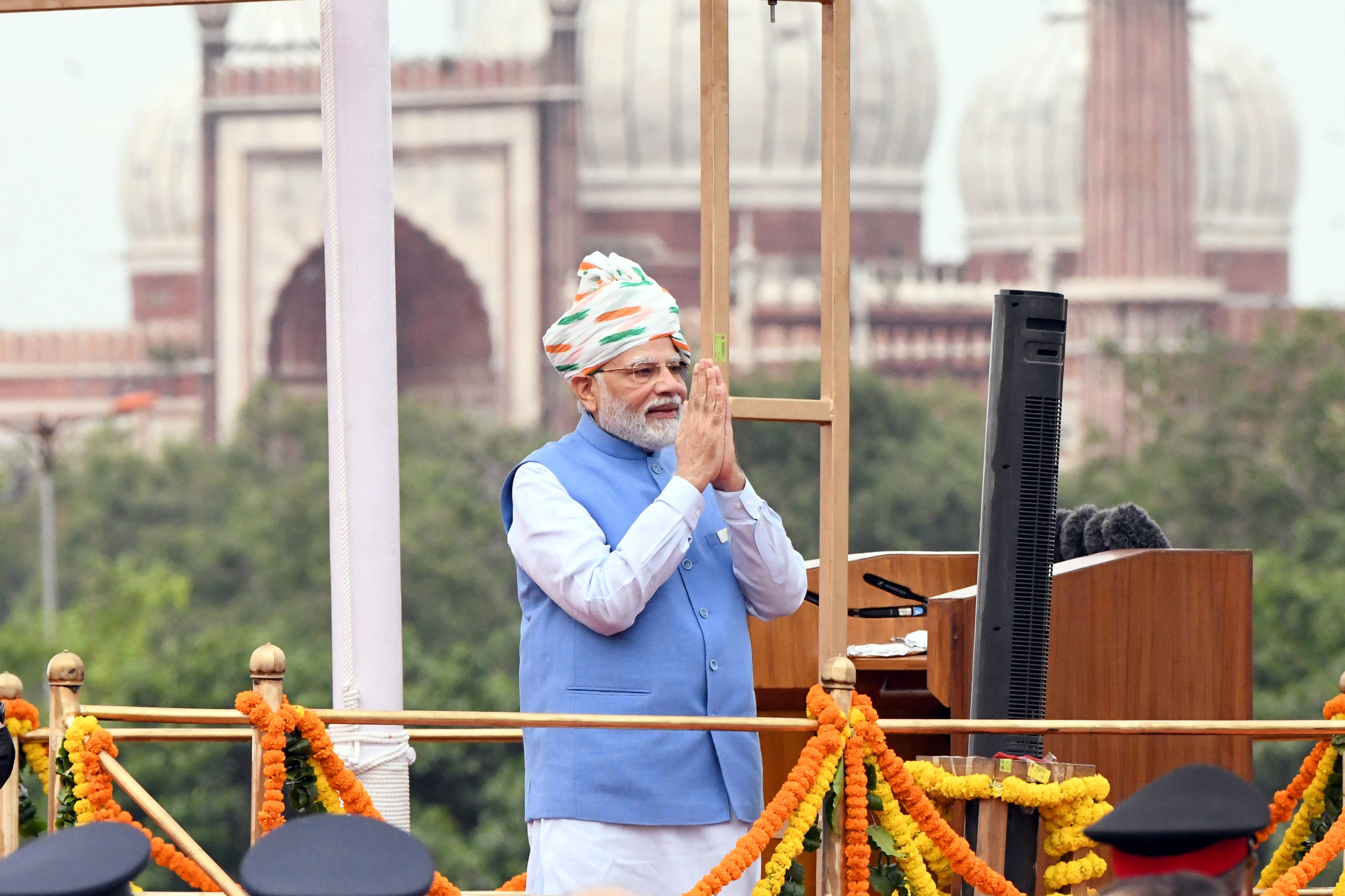 2022: Tricolour-hued turban 2022: Tricolour-hued turban