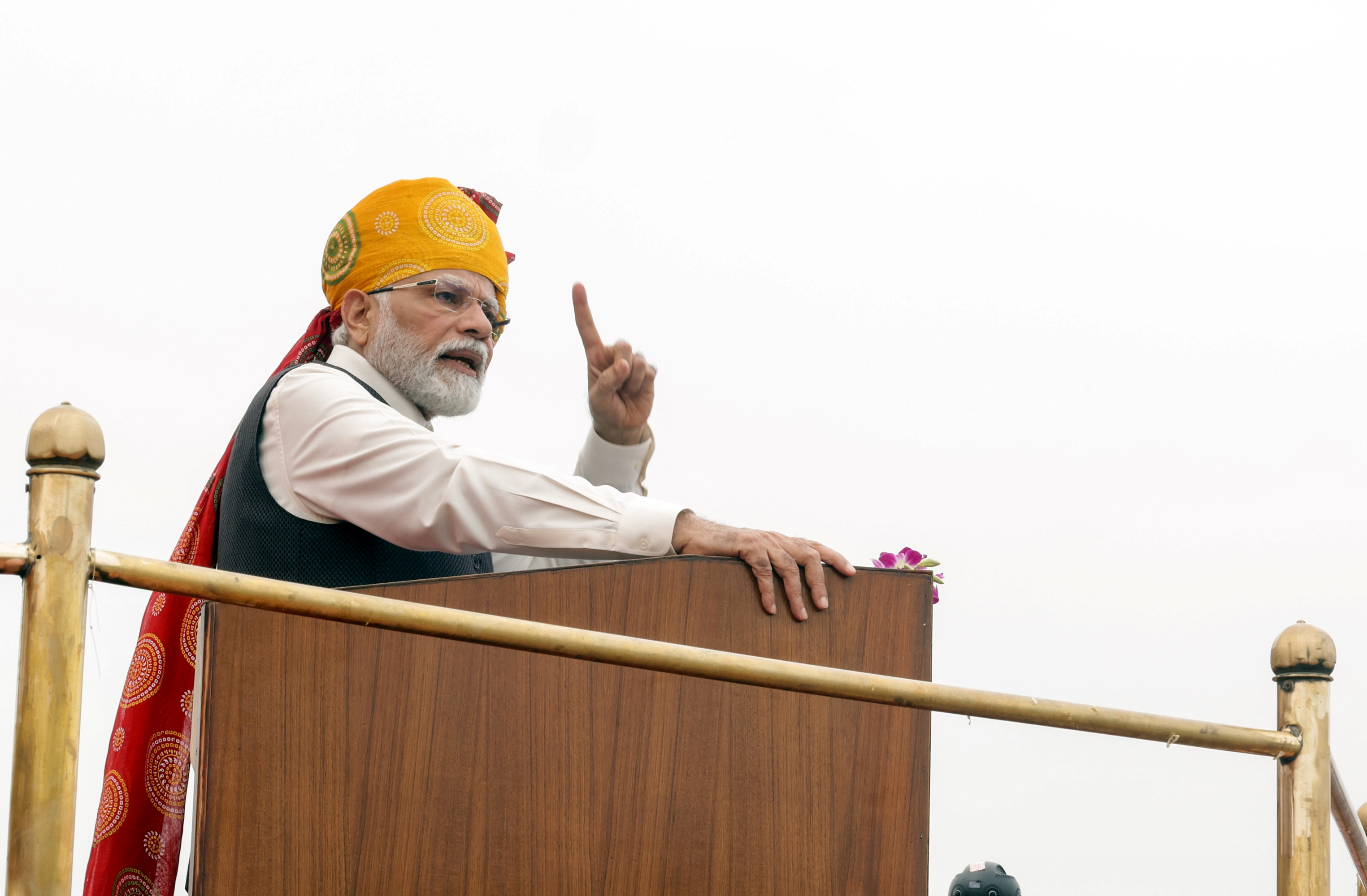 2023: Multicoloured turban with Bandhani print 2023: Multicoloured turban with Bandhani print