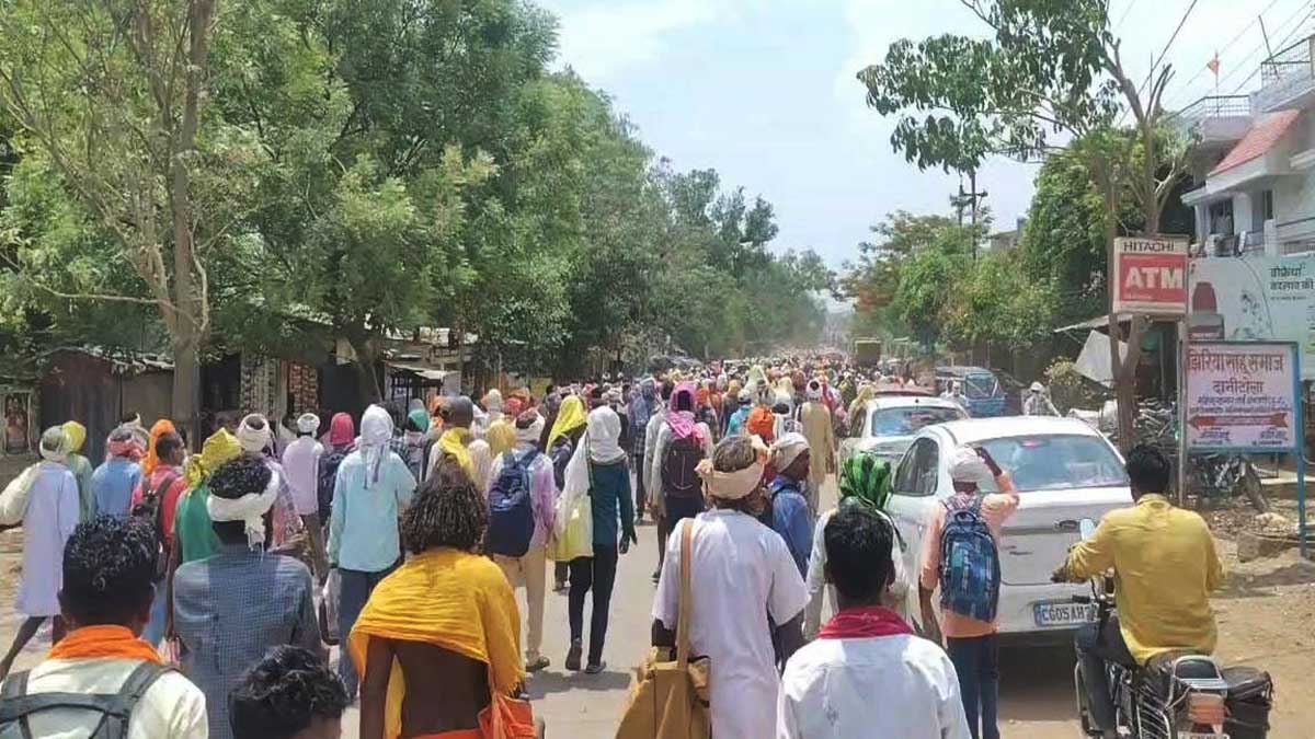 52 गांवों के आदिवासियों का फूटा गुस्सा
