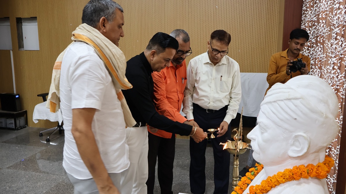 indian-knowledge-tradition-lecture-lamp-lighting-varanasi