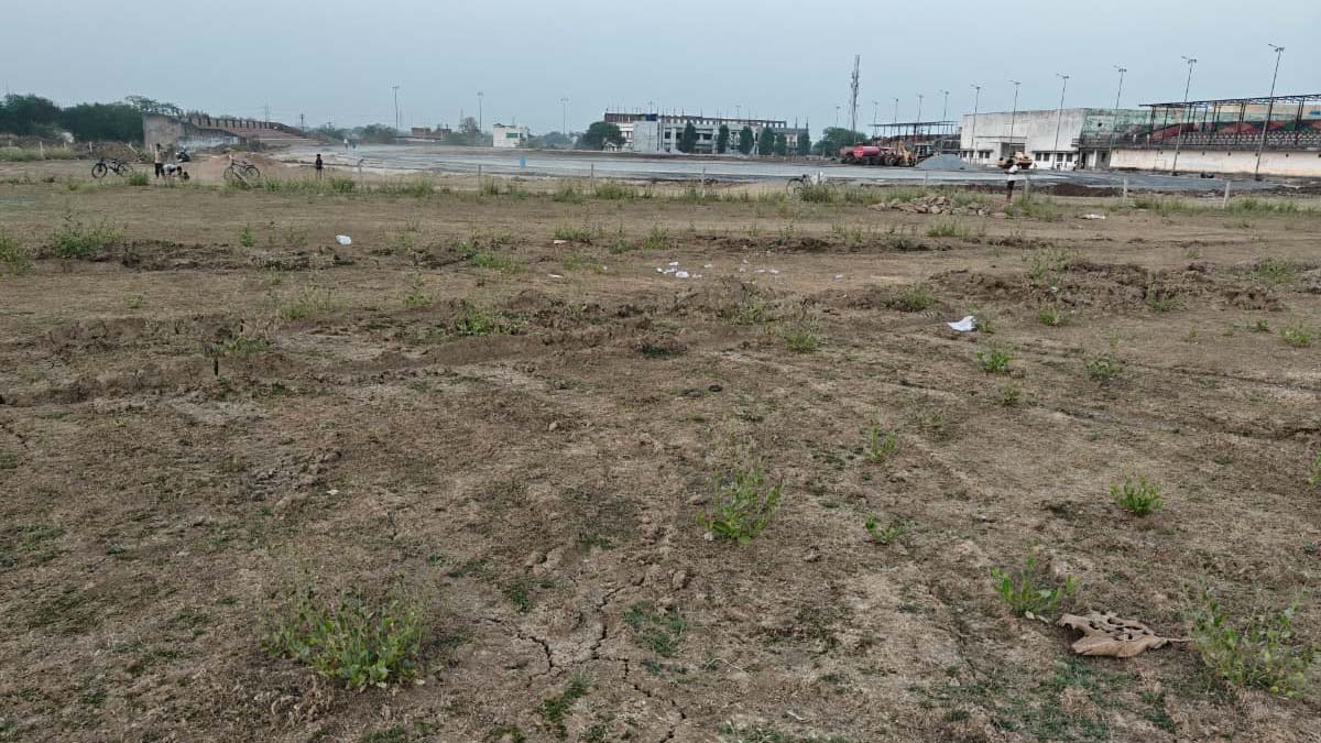 मैदान क्षतिग्रस्त मैदान क्षतिग्रस्त