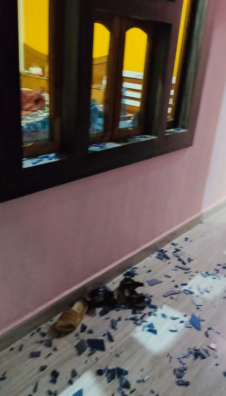 खिड़की तोड़कर भाग निकले चोर