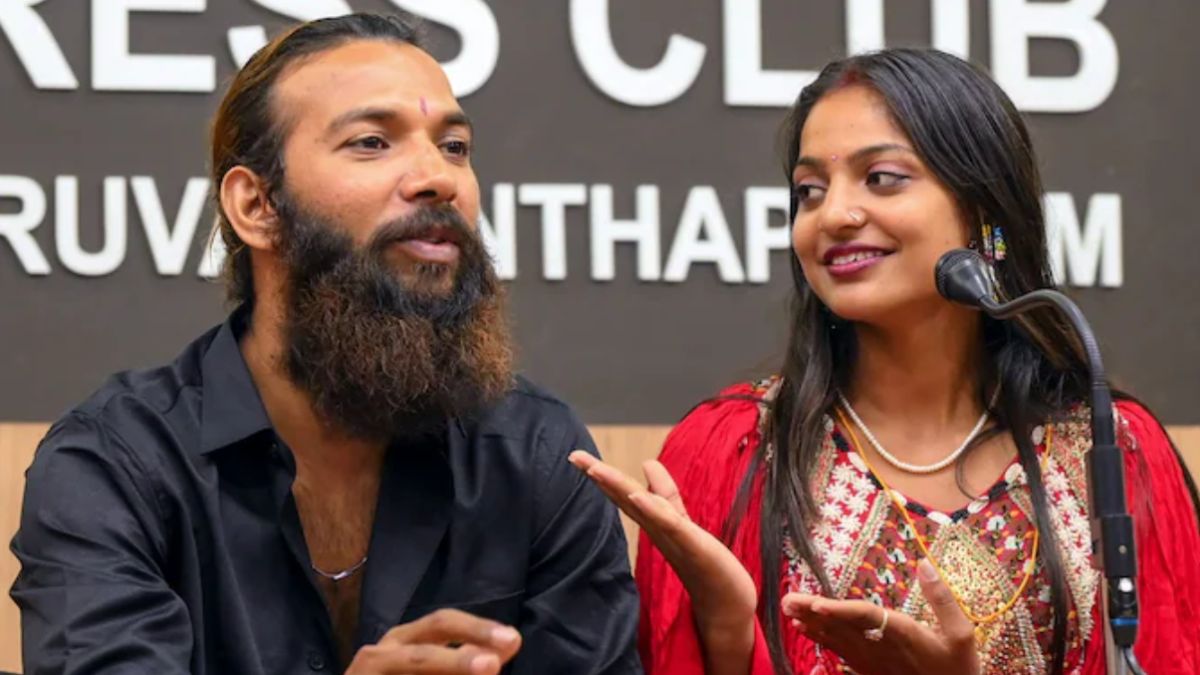 Mahakumbh Viral Girl Monalisa