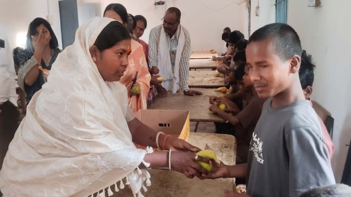 नेत्रहीन बच्चों संग जन्मदिन