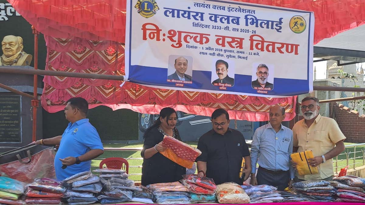 जरूरतमंदों को वस्त्र वितरण