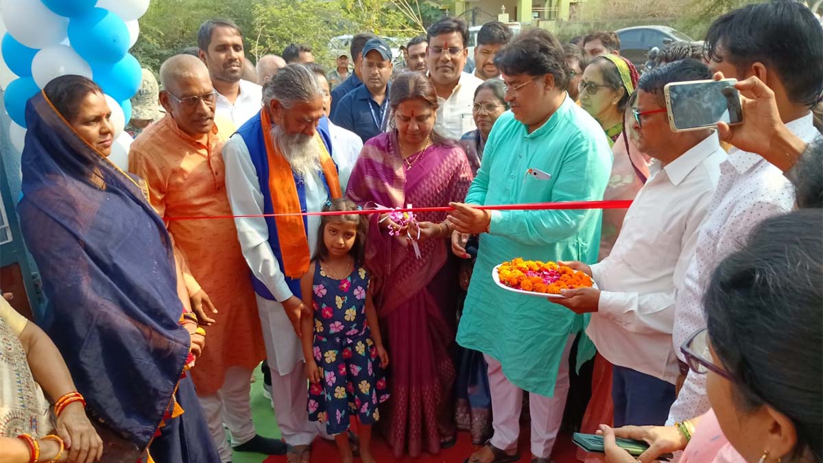 सियान गुड़ी का शुभारंभ करते जनप्रतिनिधि