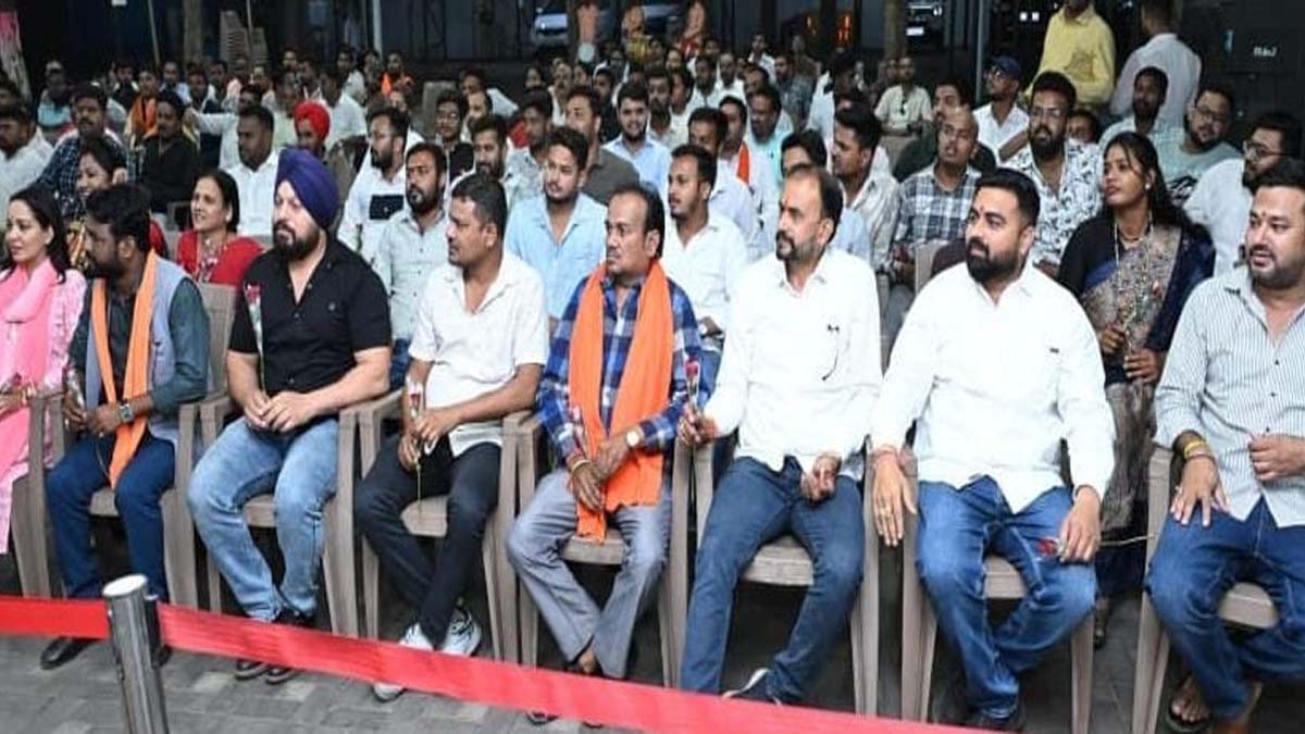 विधेयक पारित होने पर मुख्यमंत्री निवास में हुई मुलाकात