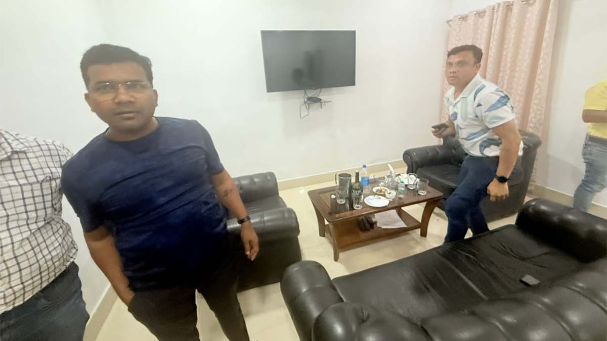 वीआईपी रेस्टहाउस में शराब पार्टी का खुलासा