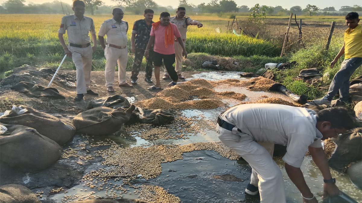 अवैध महुआ शराब निर्माण पर कार्रवाई