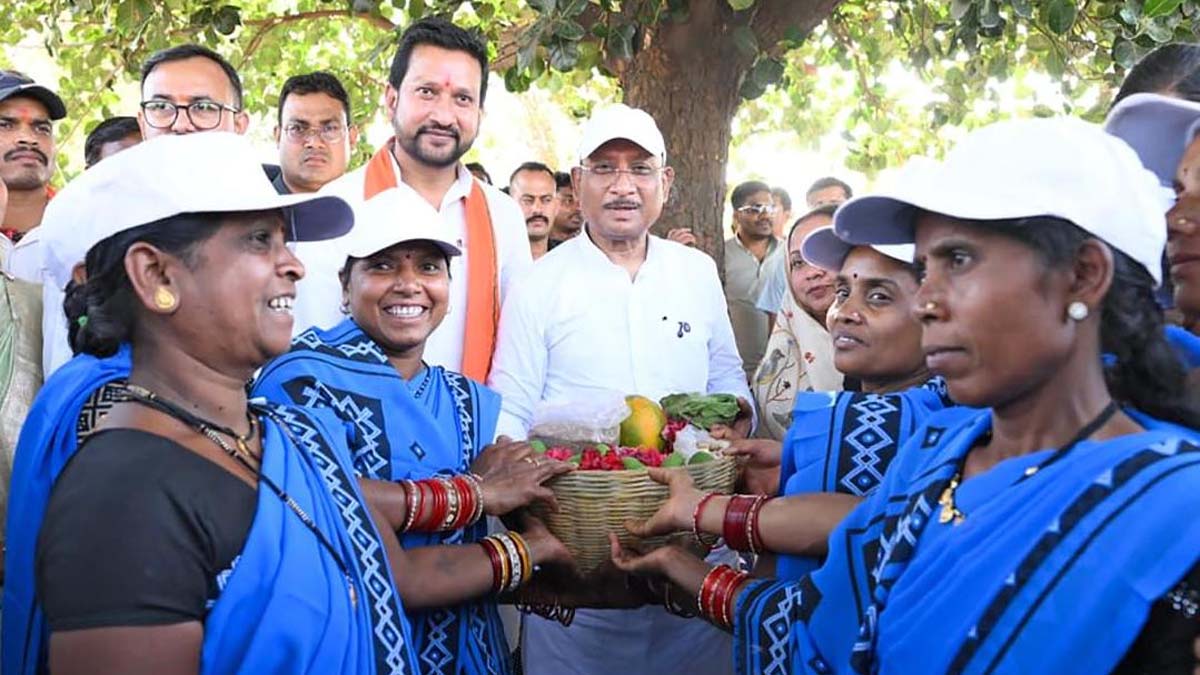 महिला स्व सहायता समूहों की भेंट