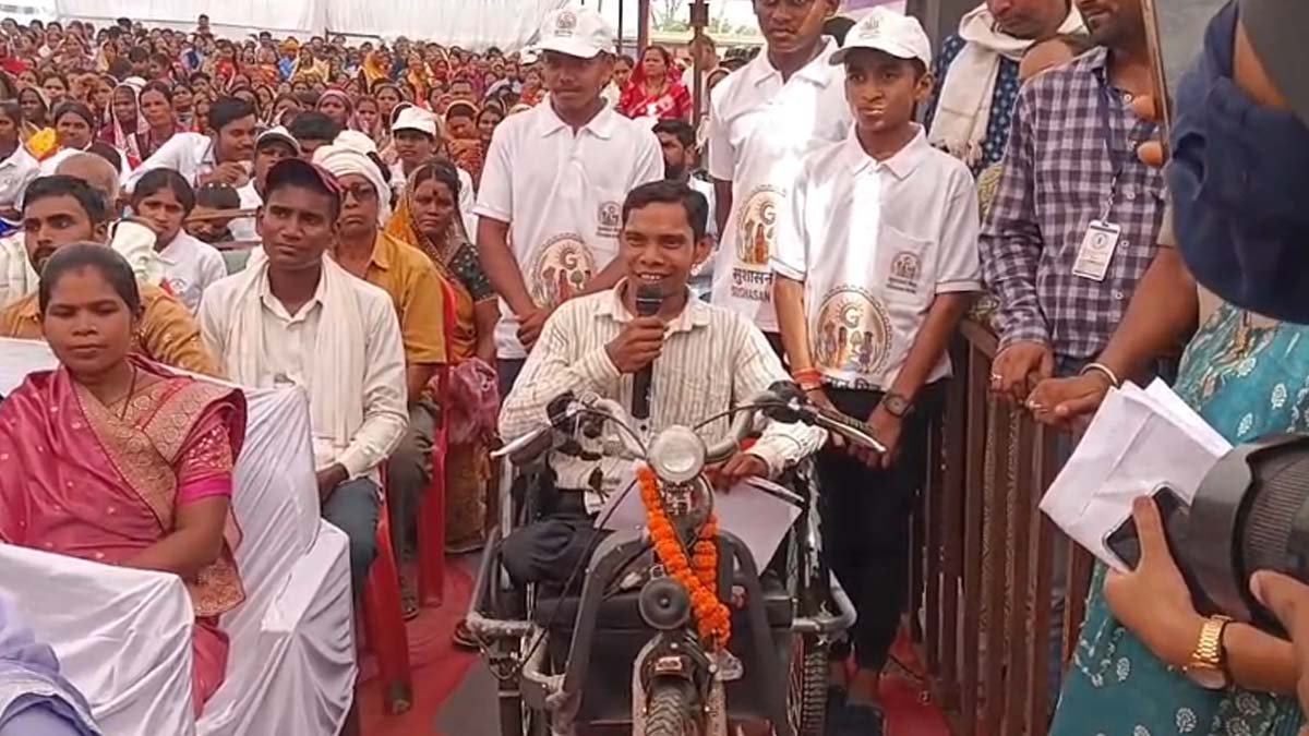 दिव्यांगों को मिली सहायता दिव्यांगों को मिली सहायता