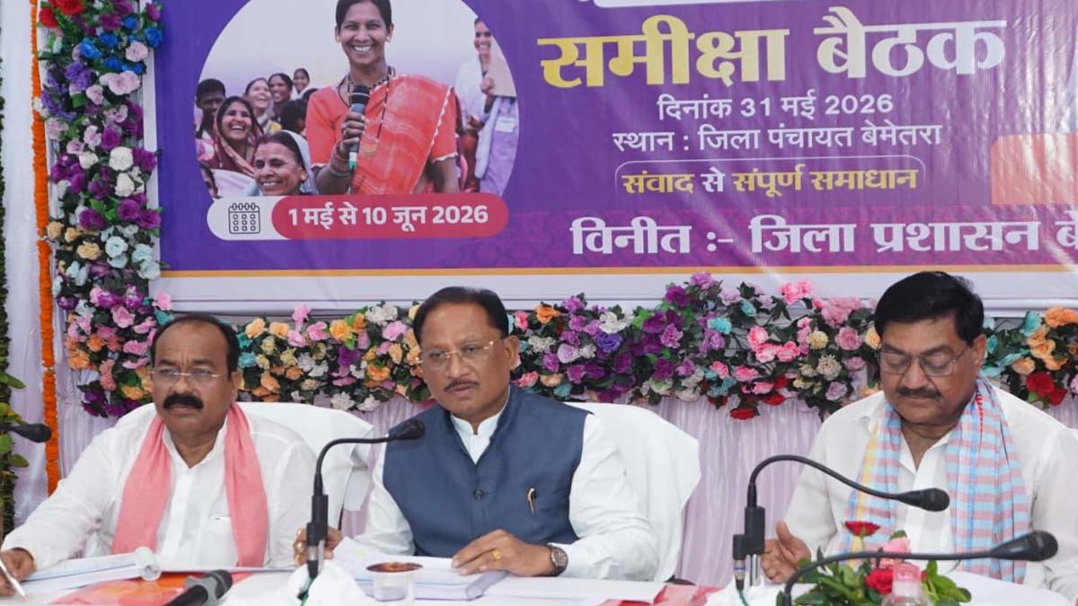 समीक्षा बैठक में मुख्यमंत्री