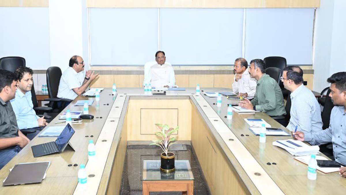 इलेक्ट्रॉनिक एवं सूचना प्रौद्योगिकी विभाग की समीक्षा बैठक