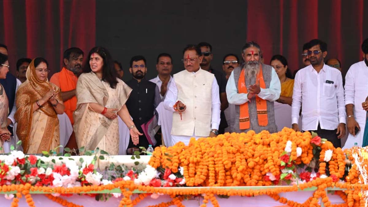 डौंडीलोहारा स्टेडियम में आयोजित समारोह